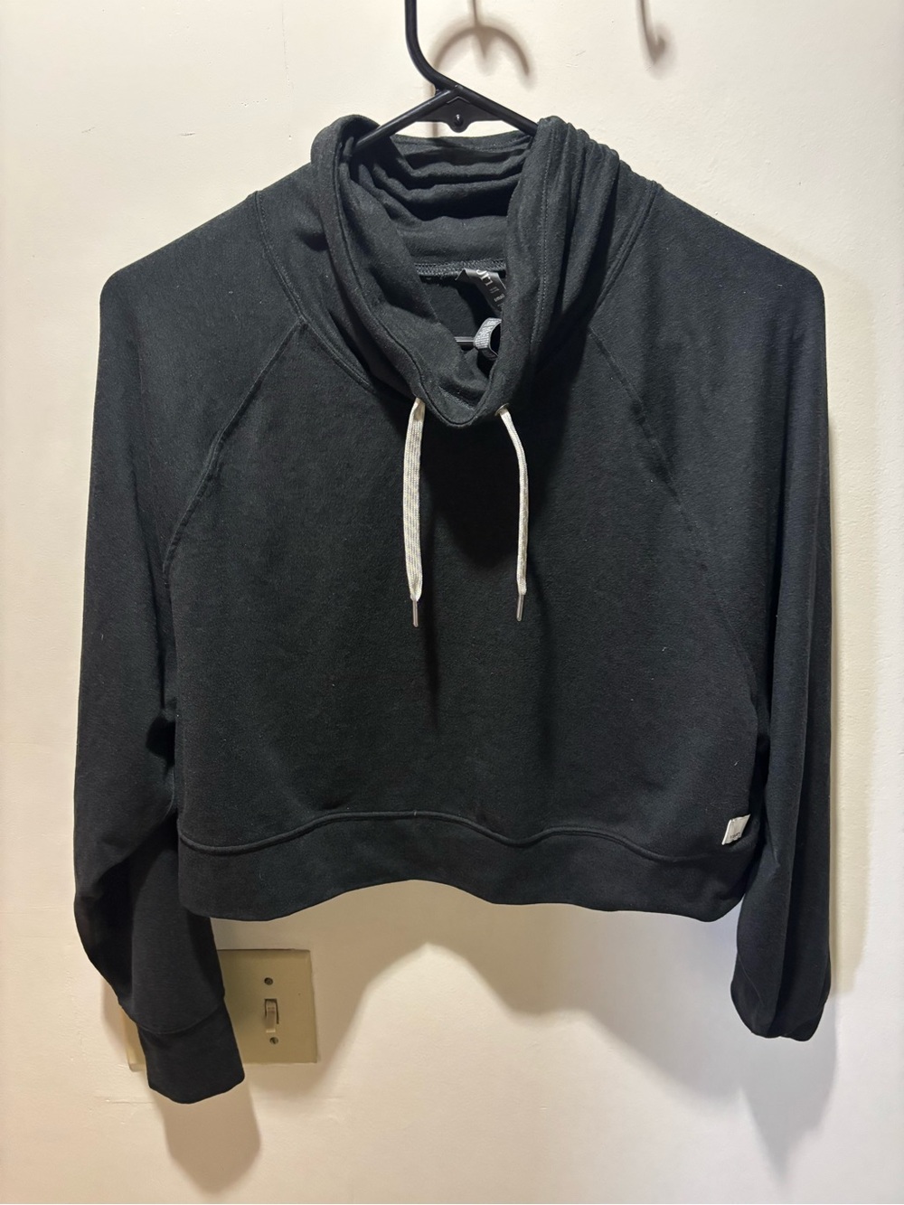 Vuori Cropped Sweatshirt Small